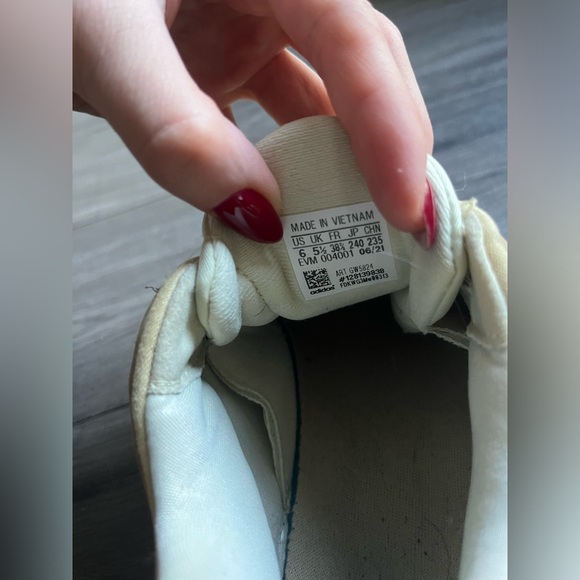 Adidas sneakers - Picture 2 of 5